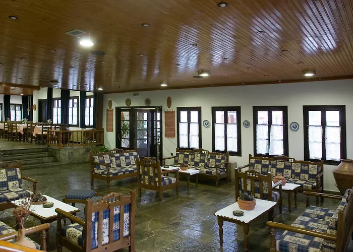 Dionyssos 3* Σκόπελος