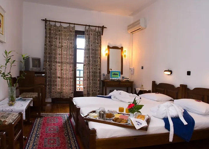 Dionyssos 3* Skopelos Town